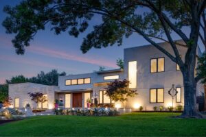 Dusk twilight exterior photography of a modern luxury home in dallas, texas.