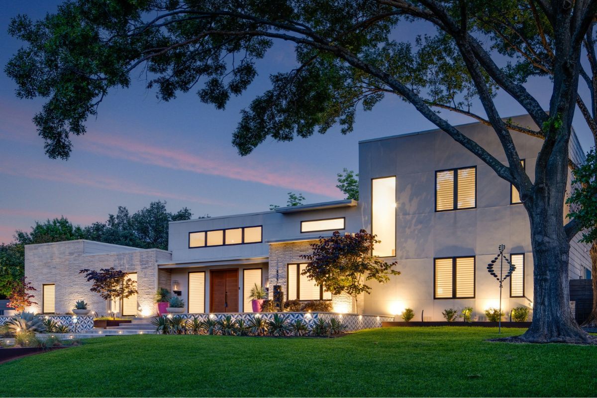 Modern Luxury Residence Twilight Exterior Photography In Dallas, Texas Dusk twilight exterior photography of a modern luxury home in dallas, texas.